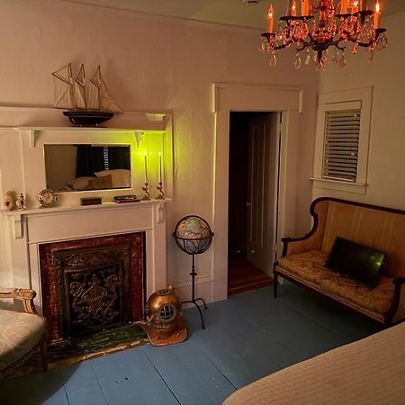 The Gaslamp Bed And Breakfast Provincetown Exterior photo